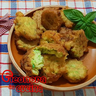 FRITTELLE DI ZUCCHINE la ricetta salentina di Eleonora in Cucina - Eventi Salento